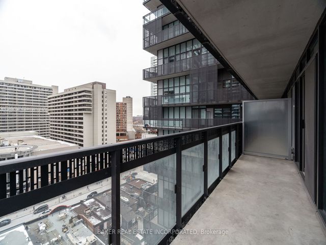 1115 - 15 Roehampton Ave
