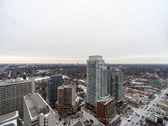 3303 - 15 Roehampton Ave