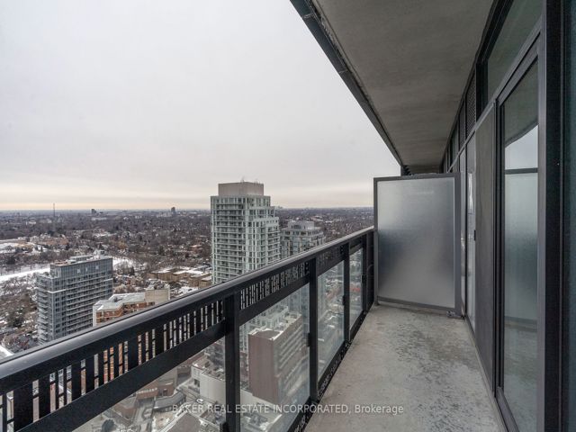 3303 - 15 Roehampton Ave