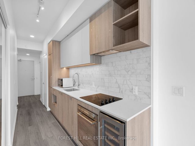 331 - 2020 Bathurst St