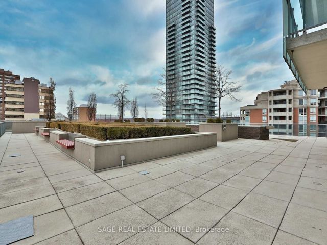 1204 - 18 Yorkville Ave