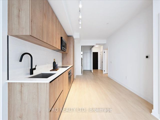 1907 - 117 Broadway Ave