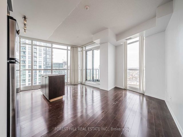 2910 - 215 Fort York Blvd