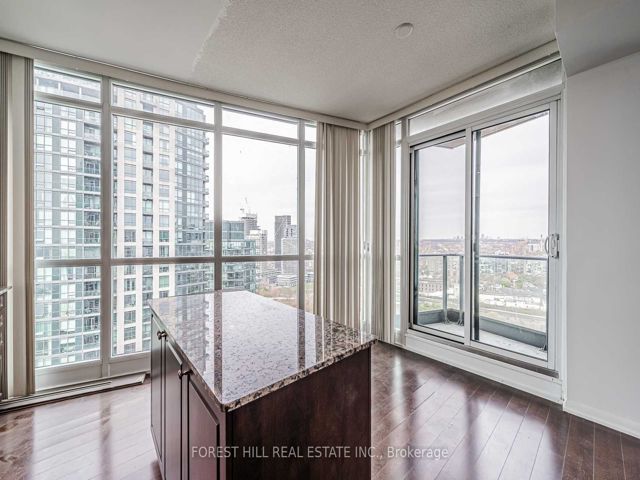 2910 - 215 Fort York Blvd