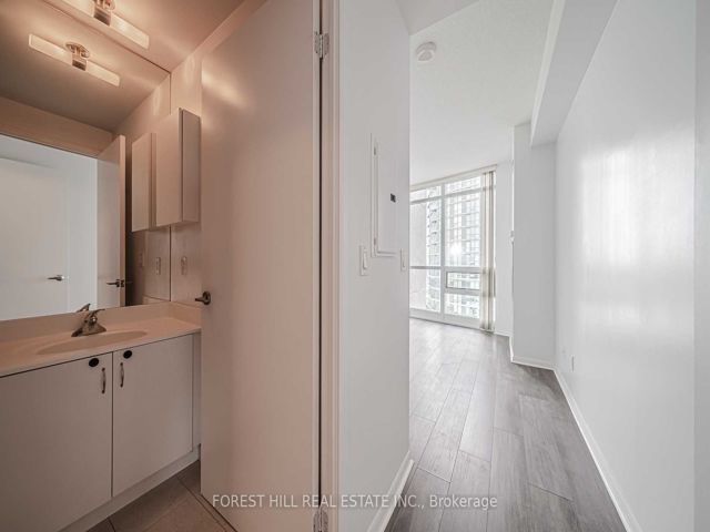 2910 - 215 Fort York Blvd