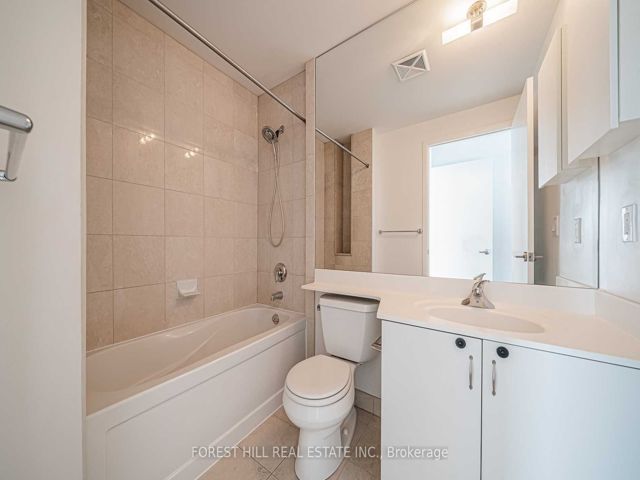 2910 - 215 Fort York Blvd