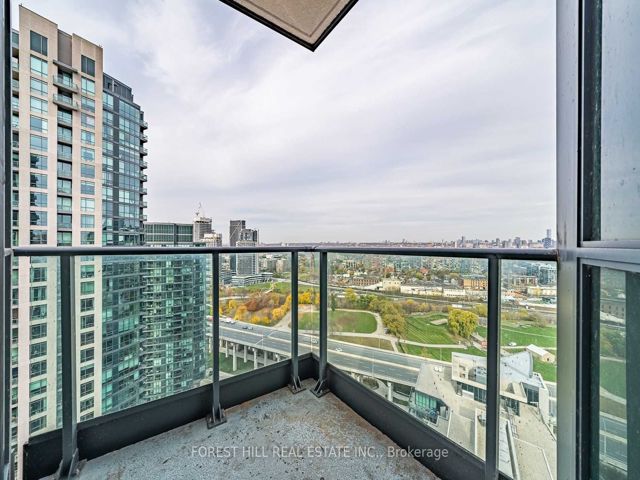 2910 - 215 Fort York Blvd
