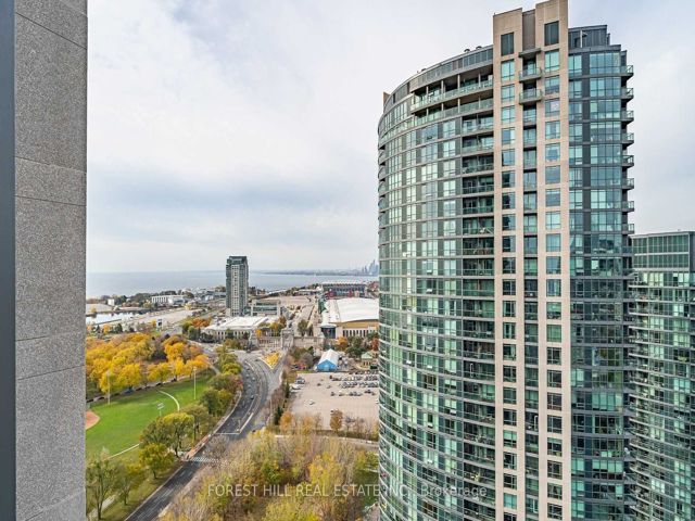 2910 - 215 Fort York Blvd