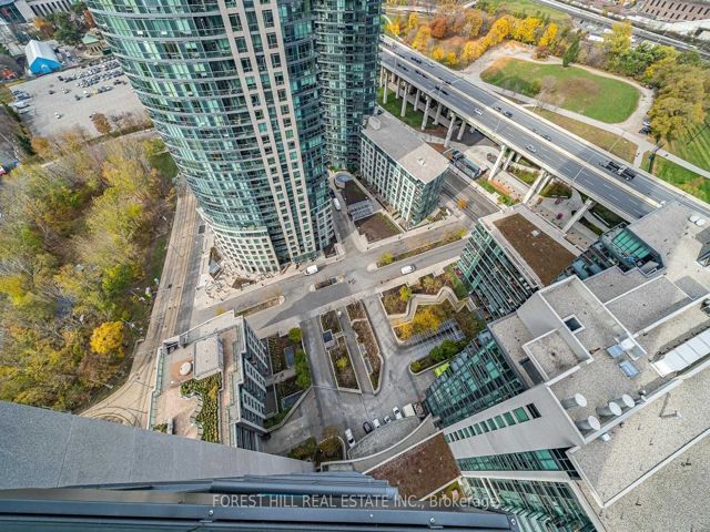 2910 - 215 Fort York Blvd