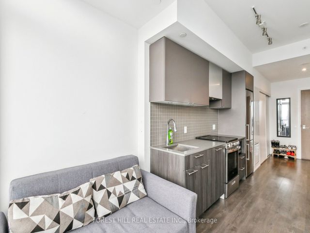 PH12 - 251 Jarvis St