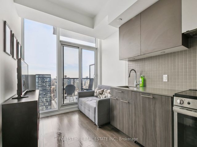 PH12 - 251 Jarvis St