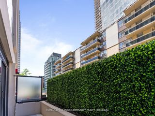 305 - 200 Redpath Ave
