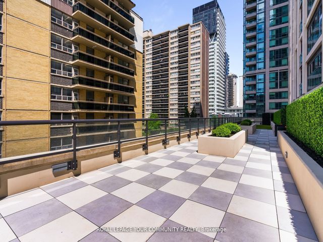 305 - 200 Redpath Ave