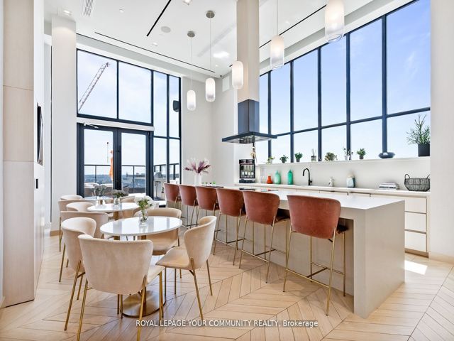 305 - 200 Redpath Ave
