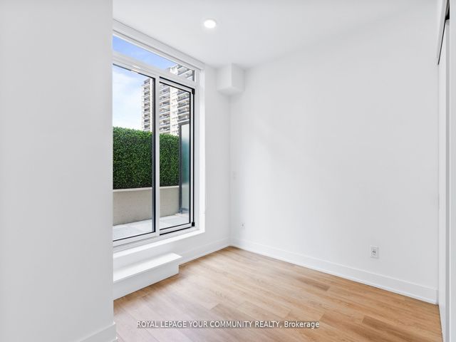 305 - 200 Redpath Ave