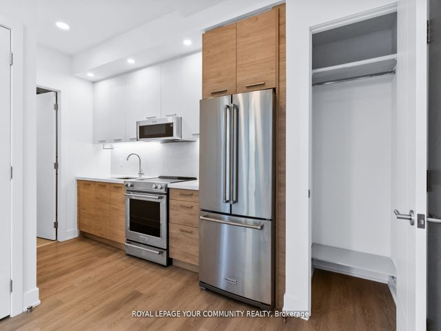 305 - 200 Redpath Ave