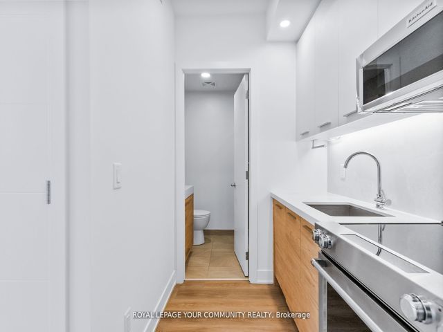 305 - 200 Redpath Ave