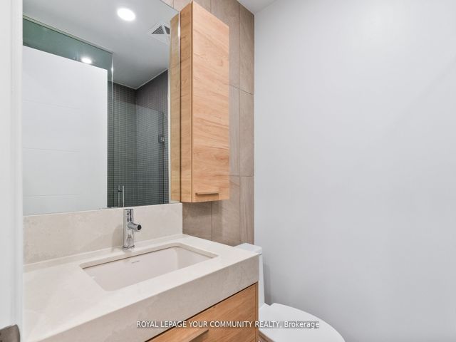 305 - 200 Redpath Ave