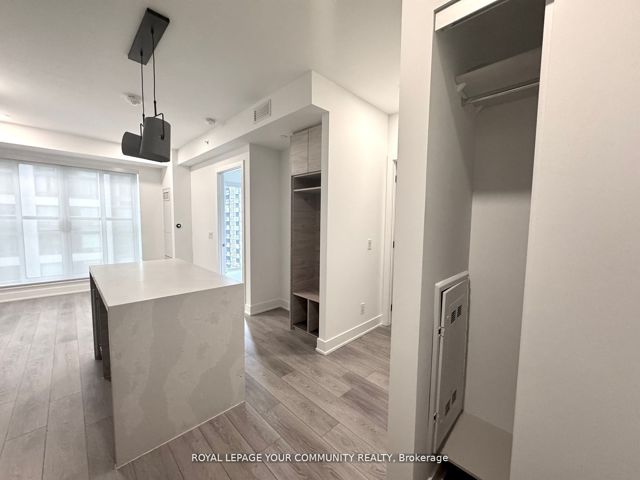 308 - 200 Redpath Ave
