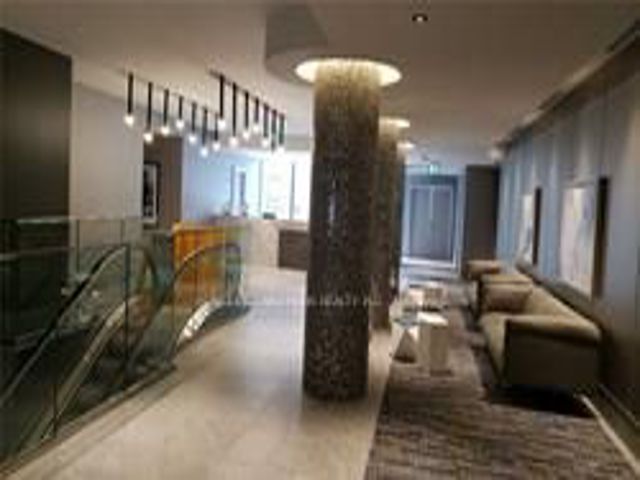1705 - 50 Wellesley St E