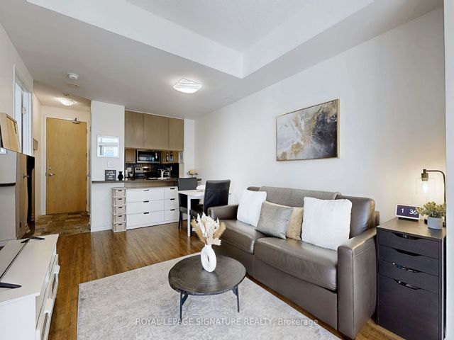 1004 - 70 Alexander St