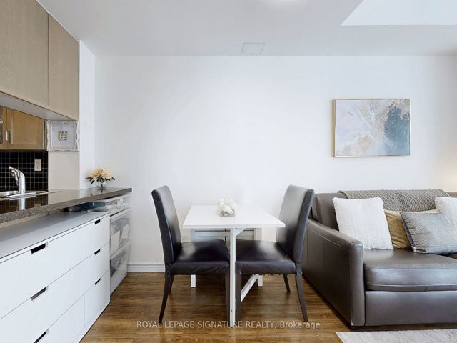 1004 - 70 Alexander St