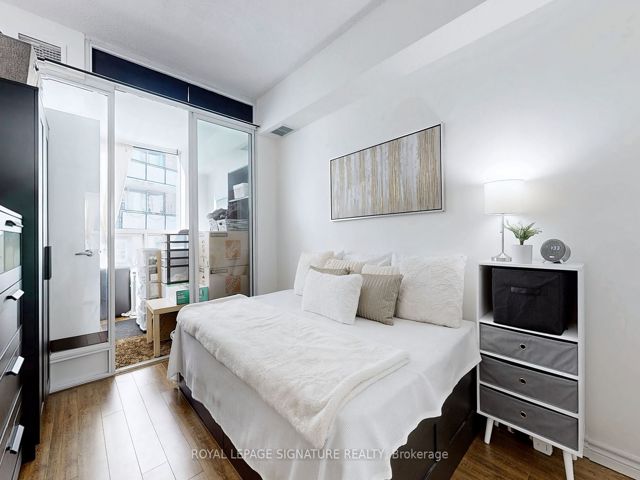 1004 - 70 Alexander St