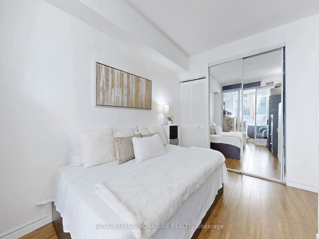 1004 - 70 Alexander St