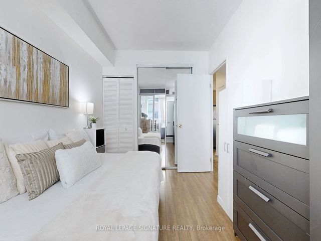 1004 - 70 Alexander St