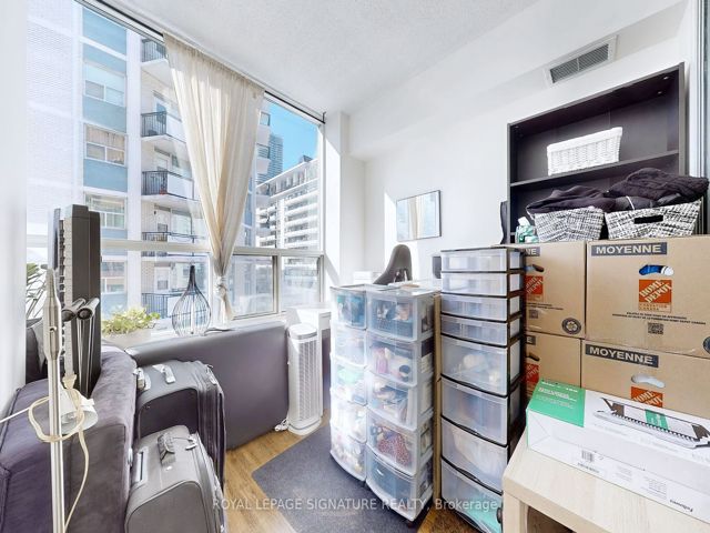 1004 - 70 Alexander St