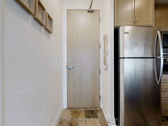 1004 - 70 Alexander St