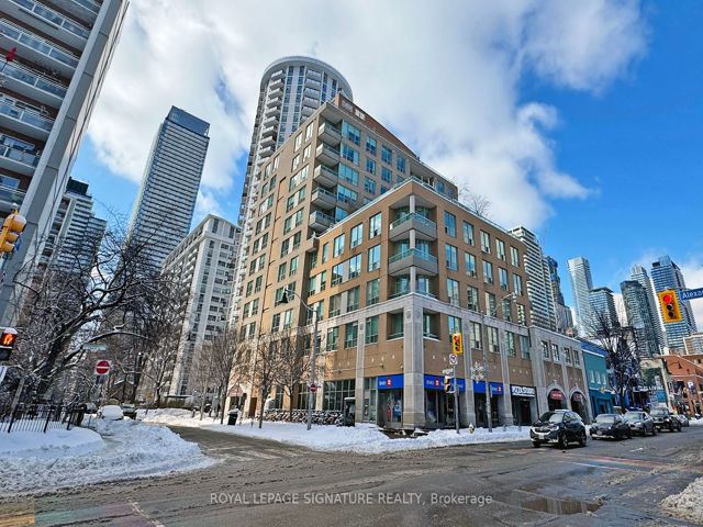 1004 - 70 Alexander St