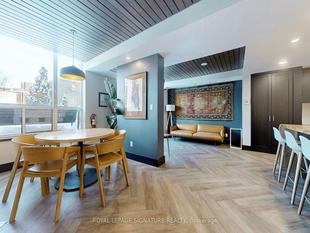 1004 - 70 Alexander St