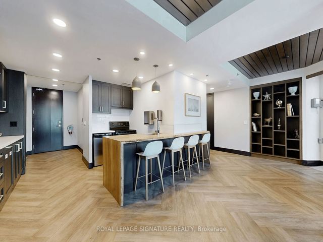 1004 - 70 Alexander St