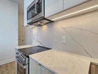 817 - 500 Dupont St