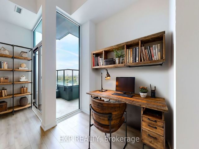 817 - 500 Dupont St