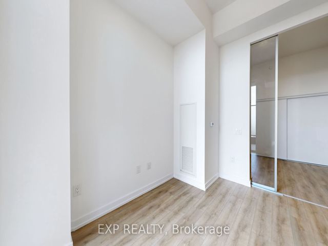 817 - 500 Dupont St