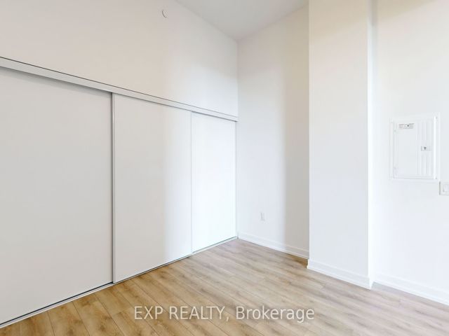817 - 500 Dupont St
