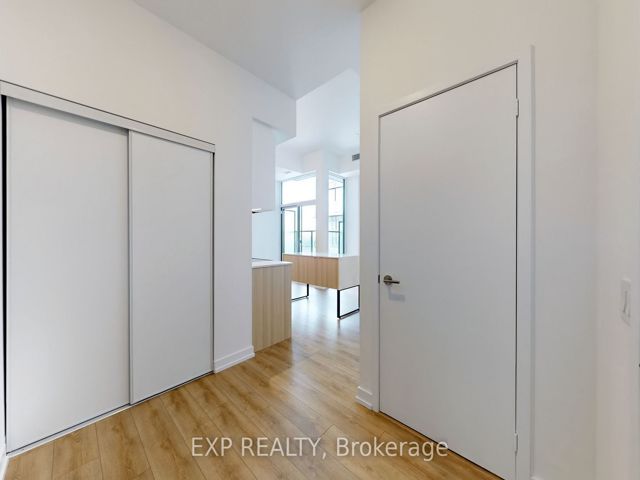 817 - 500 Dupont St