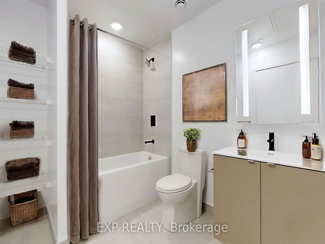 817 - 500 Dupont St