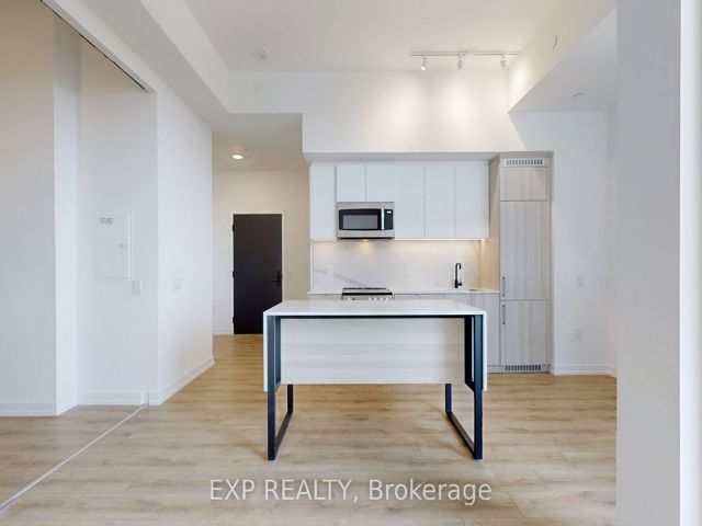 817 - 500 Dupont St