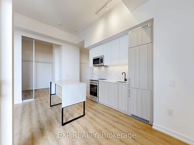 817 - 500 Dupont St