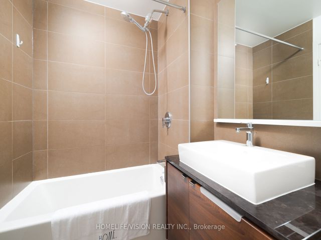 2802 - 121 Mcmahon Dr