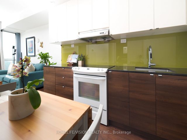 2802 - 121 Mcmahon Dr