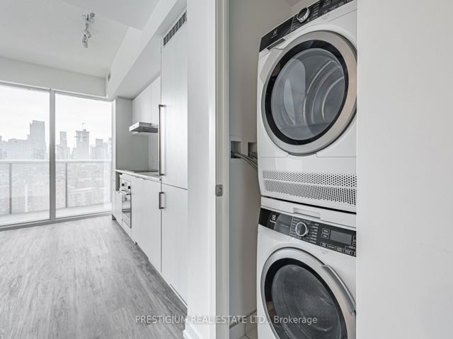 1901 - 55 Cooper St