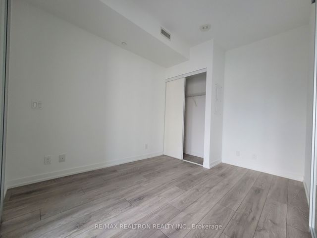 527 - 2020 Bathurst St