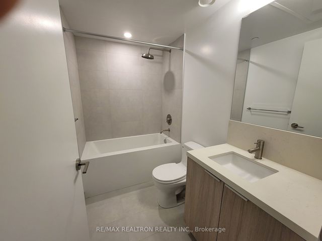 527 - 2020 Bathurst St