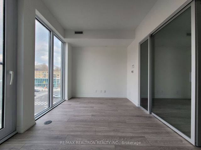 527 - 2020 Bathurst St