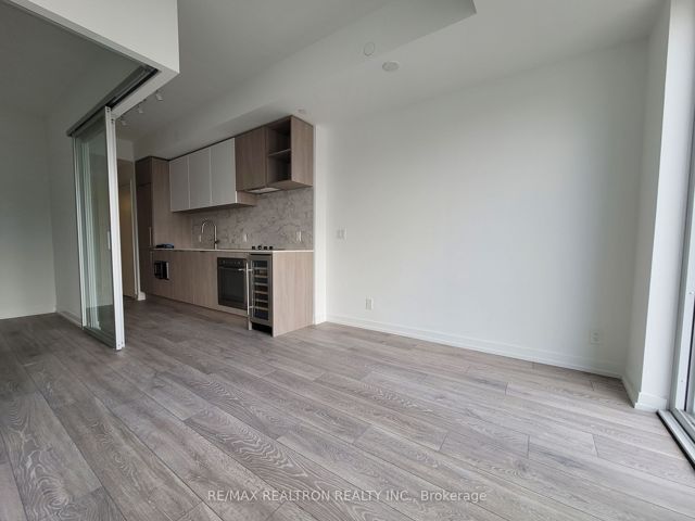527 - 2020 Bathurst St