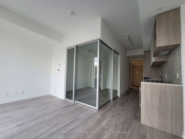 527 - 2020 Bathurst St